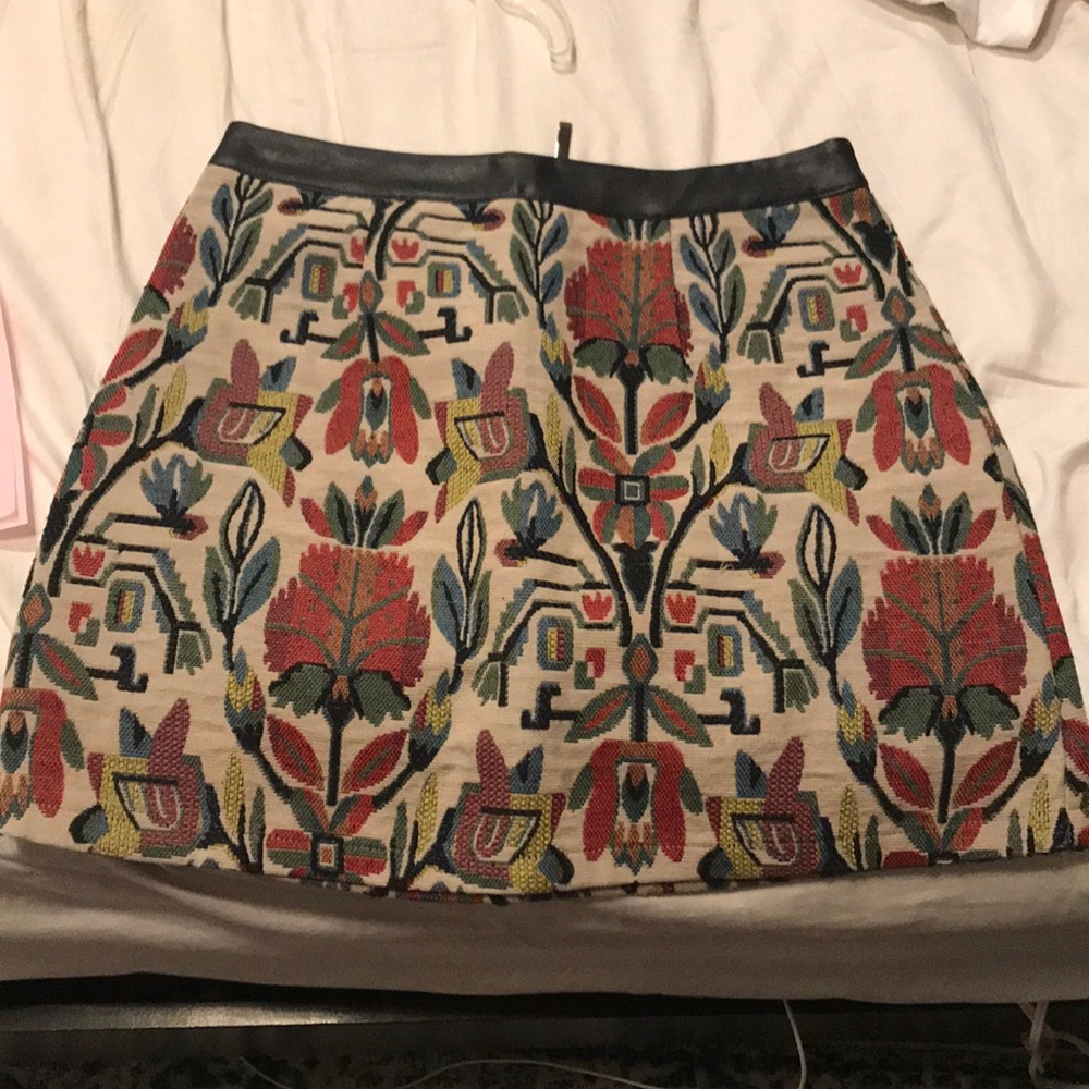 Cute mid waist mini skirt